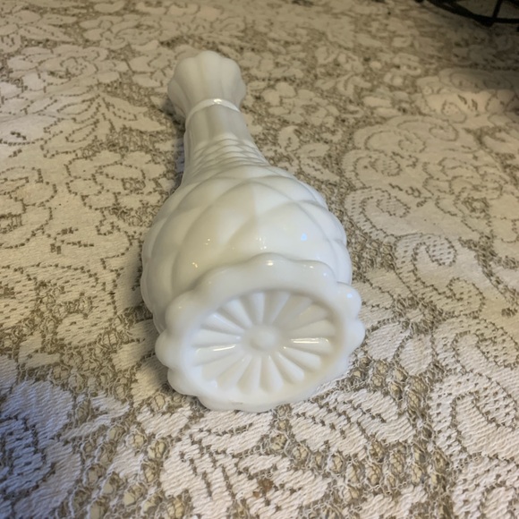 Vintage White Milk Glass Pineapple Bud Vase With Scalloped Edge - Picture 3 of 3